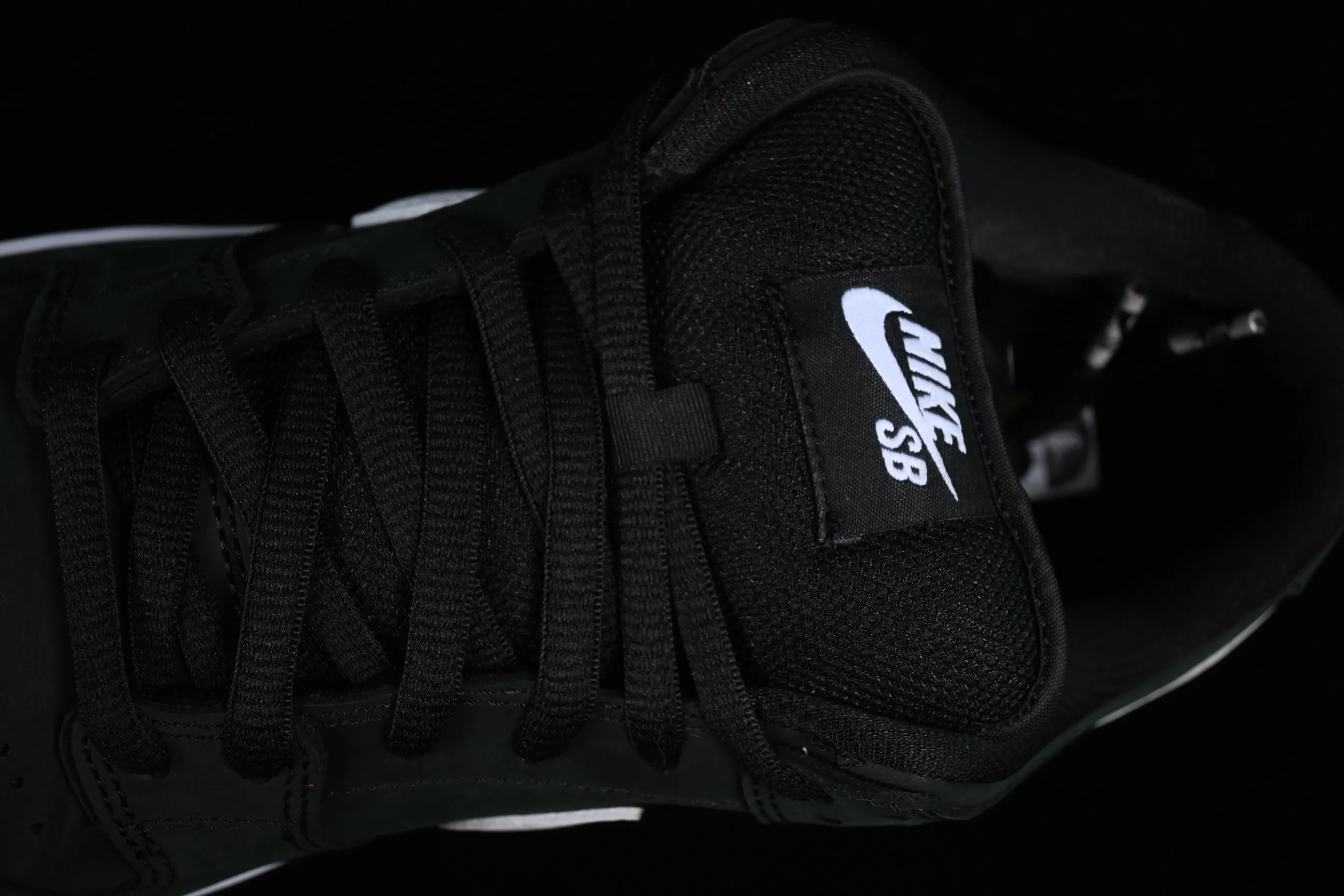 All Categories Nk SB Dunk Series Nk SB Dunk Low Low-top sneakers Nk SB Dunk Low "Black Gum" Raw rubber black and white SB low-top casual sneakers CD2563-006